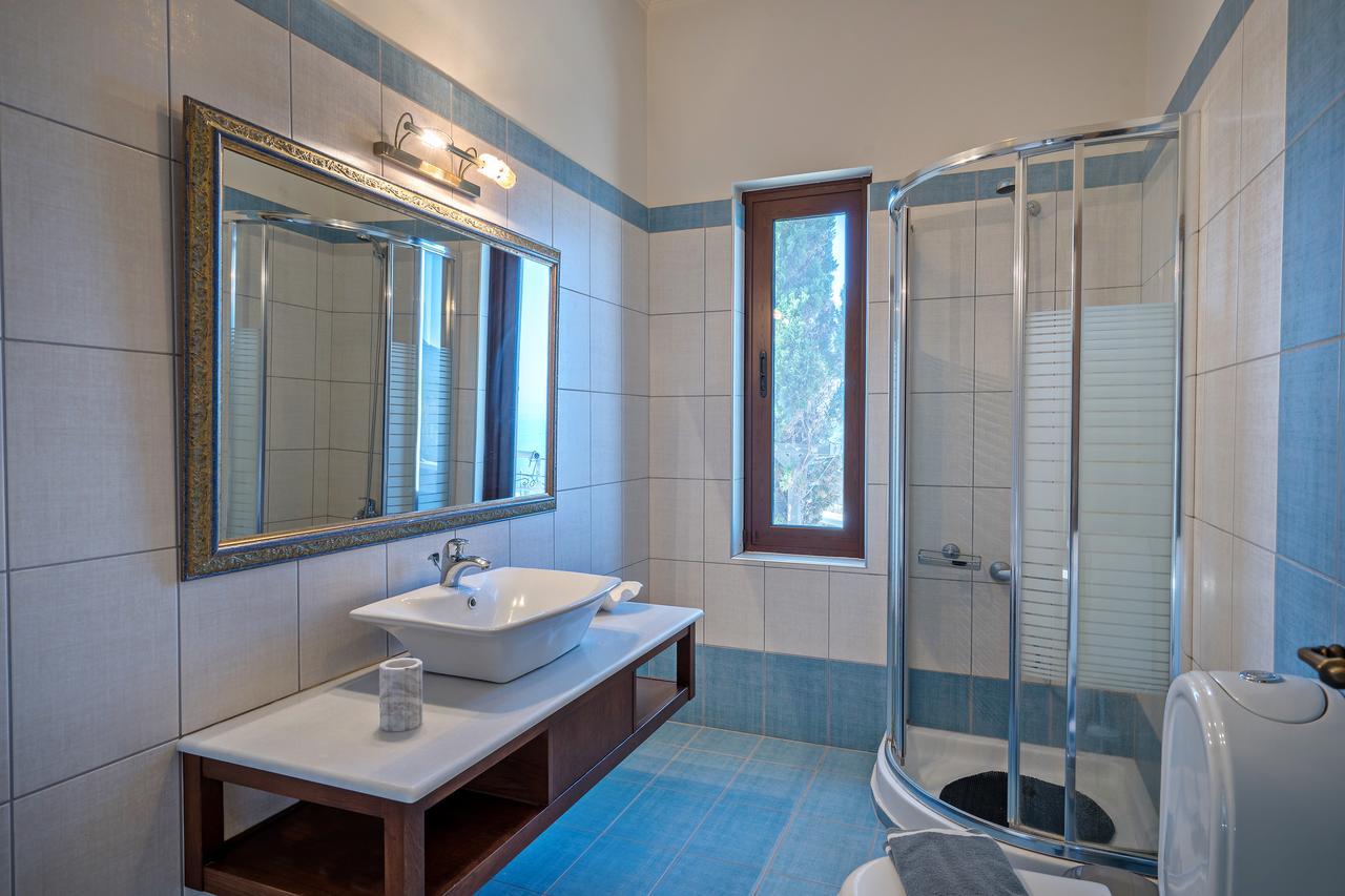 Sea Views At Villa Anemomylos With Heated Pool, Ping Pong And Tennis Agia Pelagia  Extérieur photo